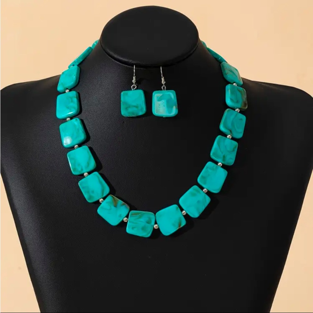 Blue and Silver Geometric Necklace Set